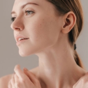 Ultherapy® il primo lifting non chirurgico che rigenera la pelle in profondità Ultherapy®: il primo lifting non chirurgico che rigenera la pelle in profondità